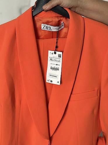 Костюмы: Женский костюм ZARA, ярко-оранжевый. - Состав: жакет и брюки из — 2