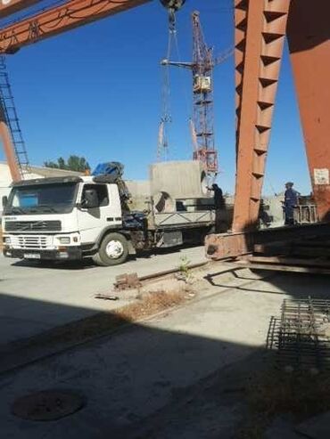 Yük maşınları: Volvo yük maşını – kranlı bortlu Xüsusiyyətlər: - Marka/model: Volvo — 11