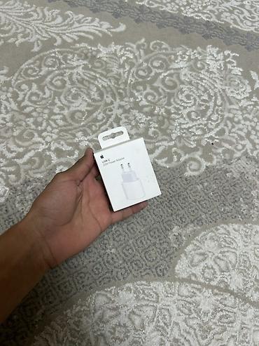 Сетевой адаптер Apple USB‑C 20W Power Adapter (европейская вилка). -