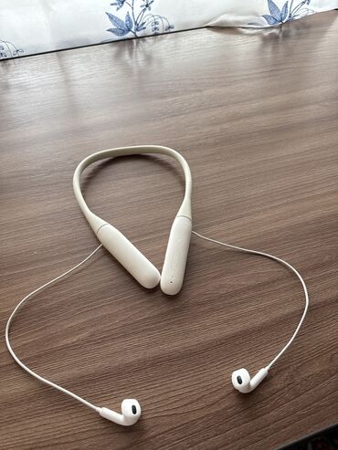 Другие комплектующие: Продаю наушник через Bluetooth подключиться Состояние отличное