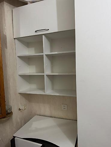 iş stulu: Ağ rəngdə modul saxlama mebeli dəsti - Üst hissədə iki qapılı dolab — 3