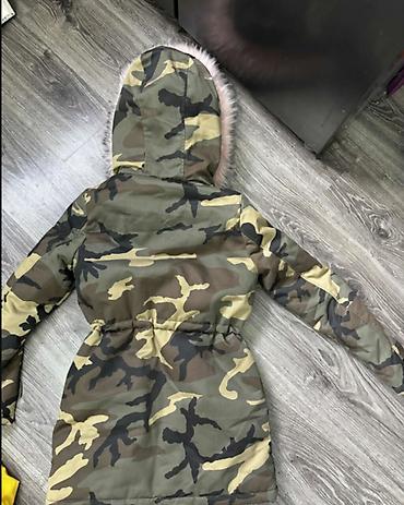 maskirni kombinezoni: Prelepa nova maskirna parka sa roze krznom. Ramena 38 cm, pazuh 49 cm — 3