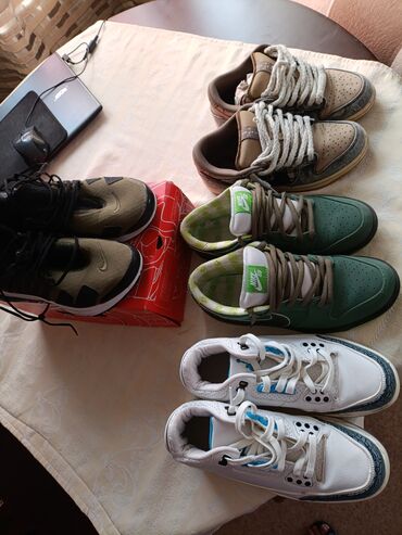 зальники для футбола в бишкеке: Мужские кроссовки, 39, Nike, Б/у, Самовывоз