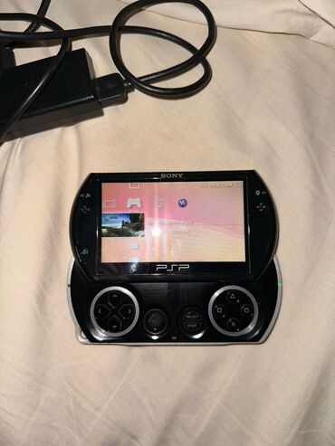 micro qulaq: Sony PSP Go portativ oyun konsolu - Model: PSP Go (slayd mexanizmi