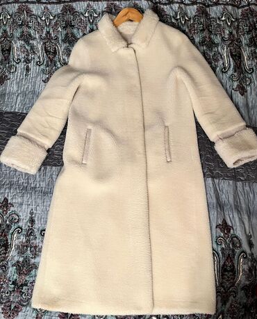 женские трикотажные туники: Qadınlar üçün uzun teddy/şerpa tipli qış paltosu - Rəng: krem/ivori -