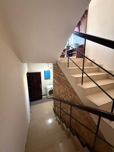 Долгосрочная аренда домов: 300 м², 10 комнат — 18