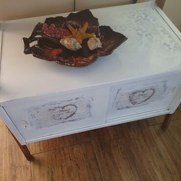 Komode: Komoda/konzola u retro stilu sa dve police i kliznim vratima. - — 12