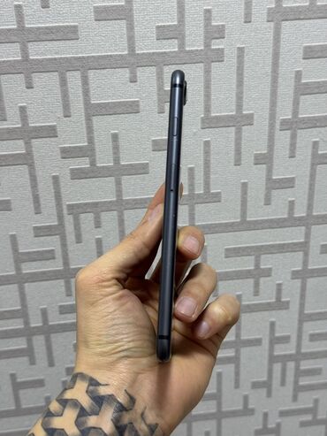 Apple iPhone: IPhone 8 Plus, 64 GB, Space Gray, Barmaq izi — 6