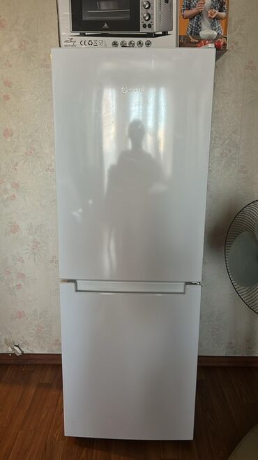 Yeni 2 qapılı Indesit Soyuducu Satılır, rəng - Ağ