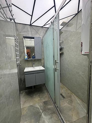 2 ci mikrorayon: Bakı, 8-ci mikrorayon, 2 otaqlı, Köhnə tikili, m. Azadlıq Prospekti, 65 kv. m — 2
