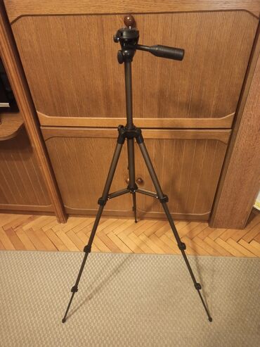 Foto i video kamere: Kvalitetan nov stativ za fotoaparat, kameru visine 36,5-106,5cm. Ima