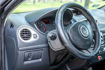 Renault: Renault Clio III – crni, 5 vrata, hečbek - Motor: benzinski — 13