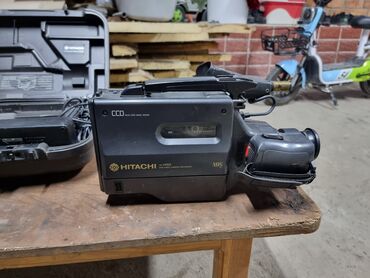 Видеокамеры: Продаю видеокамеру Hitachi VM-2480E в очень хорошем состоянии только — 5