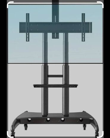 tv kronsteyn: 32-85 ekran televizorlar üçün ayaqlı tv kronşteyn. Ayaqın tekerli ve