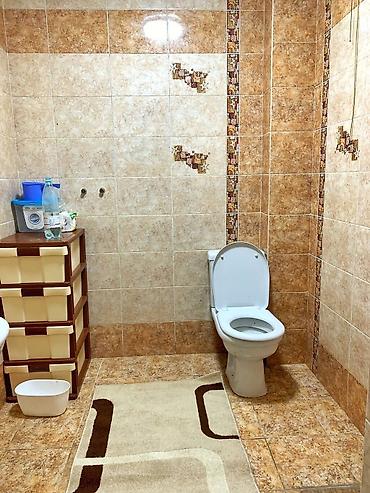 Продажа коттеджей и домов: --- 🏡 Продаётся просторный дом в Бишкеке (ул. Набережная, р-н ГЭС-2) — 16