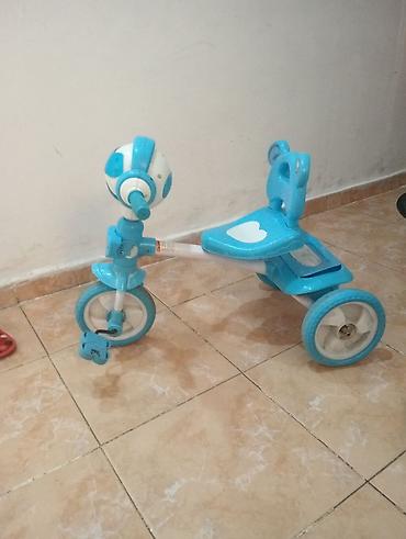 velosiped 3 teker: Uşaq üçtəkərli velosipedi – mavi/ağ rəngdə.batareya ilə mahnı yeri də — 1