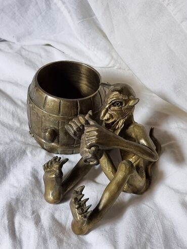 Антиквариат: Пепельница БРОНЗА . Антикварная. Раритет. Черт пьёт пиво. Привезли из — 12