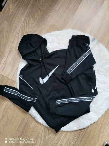 nike tech fleece beograd: 2950 din
Veličine - M, XL i 2XL
hc