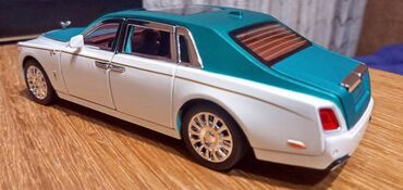 Igračke: Nov metalni model automobila Rols Rojs Fantom. Pale mu se prednja i — 7
