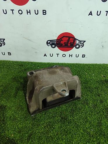golf b4: Подушка двигателя для Volkswagen Golf 2, год 2003. - Тип детали — 1
