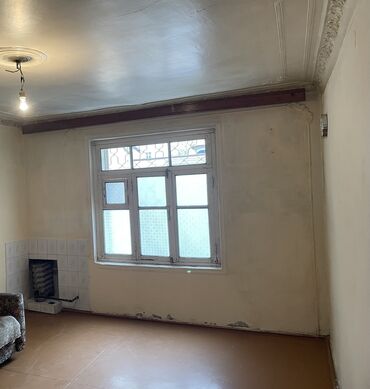 Uzunmüddətli kirayə mənzillər: 5mertebeli binanin 1ci mertebesidir Vasiteci deyilem Qaz,isiq su — 4