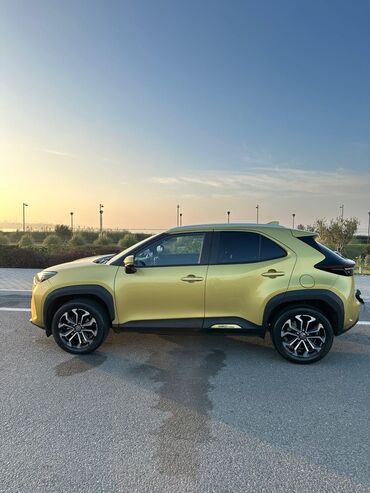 Toyota: Toyota Yaris: 1.5 l | 2022 il Krossover — 4