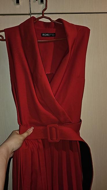 Qırmızı rəngli IRONI markalı kombinezon - Model: Qolsuz, üst hissəsi