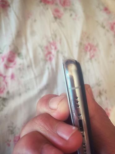 Другие мобильные телефоны: Смартфон с дизайном под iPhone (корпус белого цвета, блок из трех — 5