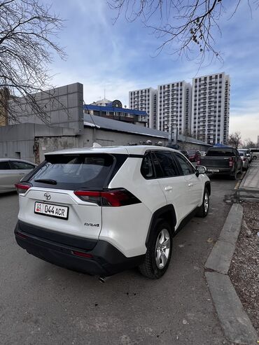 Toyota: Toyota RAV4: 2021 г., 2 л, Вариатор, Бензин, Кроссовер — 7
