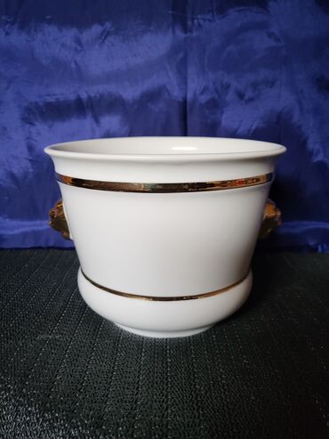 Ostali kućni dekor: Saksija nova Vohenstrauss J.Seltmann Bavaria. 1950g +. Porcelanska — 1