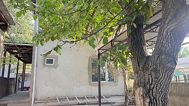 Продажа коттеджей и домов: Срочно продается дом в городе Бишкек по улице Кумарыкской 18площадью — 3