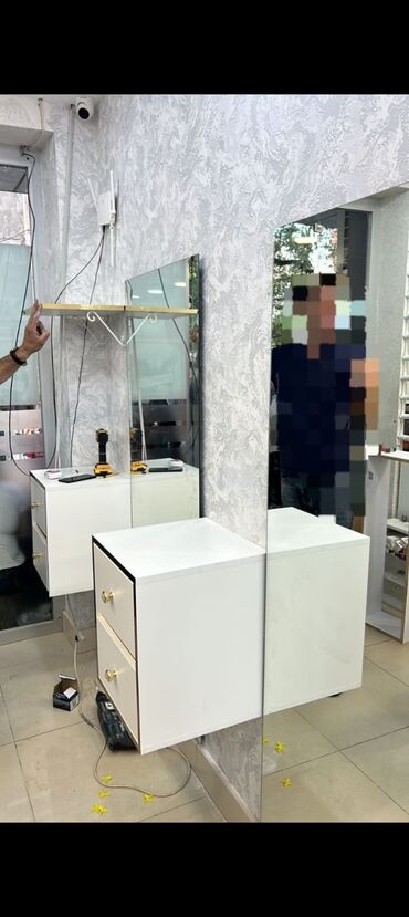 xirdalan gurcu xengeli: Salon üçün şkaf-güzgü dəsti.3 dəstdir,qiymet üçü birge 400