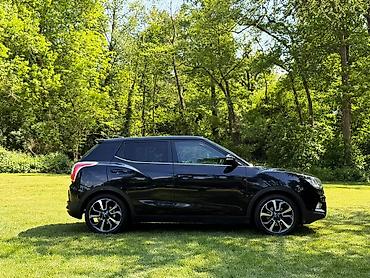 black: SsangYong Tivoli long кроссовер в цвете black edition 2019 год Пробег — 1