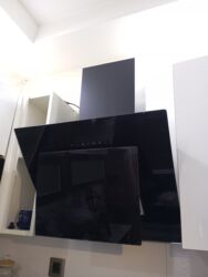 Кухонные плиты и варочные поверхности: Вытяжка Hotpoint-Ariston, цвет - Черный, Б/у