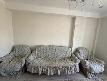 мебель кара балта: Түз диван, Колдонулган, Үч орундук жана андан көп