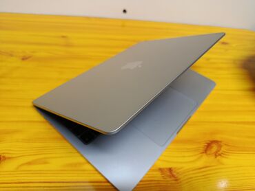 купить мощную блютуз колонку: Ноутбук, Apple, 8 ГБ ОЭТ, Apple M2, Колдонулган, эс тутум SSD