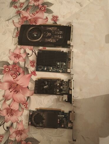 Videokartlar: Satılır: 4 işlək videokart bir yerdə Videokartlar: GeForce 9600 GTX — 2