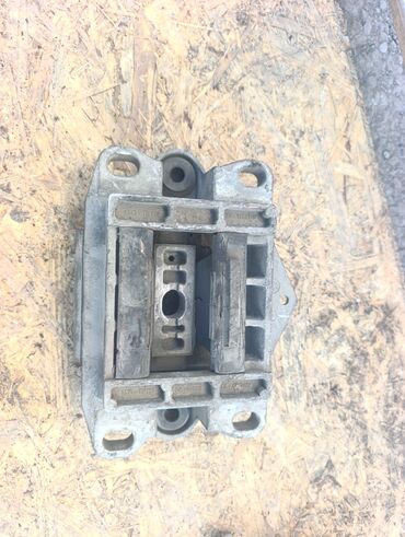 Подушки мотора: Подушка мотора Mercedes-Benz 2002 г., Б/у, Оригинал, Германия — 10