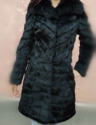 зимняя куртка бишкек: Продаётся шуба кроликовая, воротник писец. Размер 42,44 - xs, s