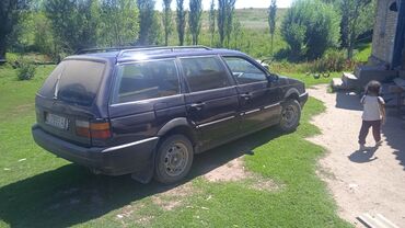 машину ауди: Volkswagen Passat: 1990 г., 1.8 л, Механика, Бензин, Универсал