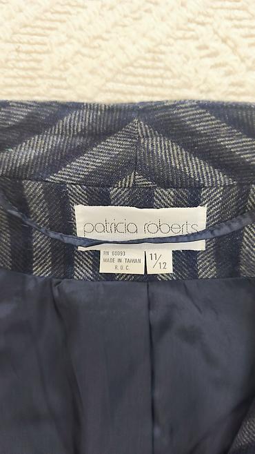 lakovane pantalone: Ženski blejzer Patricia Roberts, veličina 11/12. Elegantni kroj bez — 3