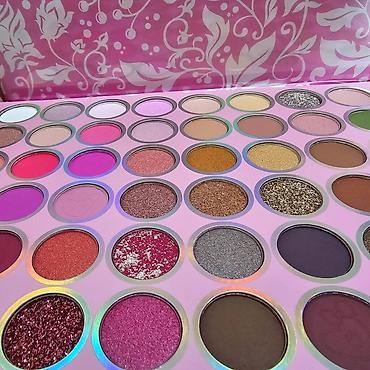 bourjois rumenilo: Velika paleta senki za oči brenda Medecoo, koja sadrži 54 nijanse — 1