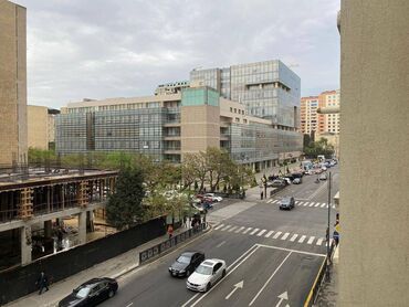 Uzunmüddətli kirayə mənzillər: Bakı sağlamlığın yanında 16 mərtəbəli binanın 3-cü mərtəbəsində 3 — 12