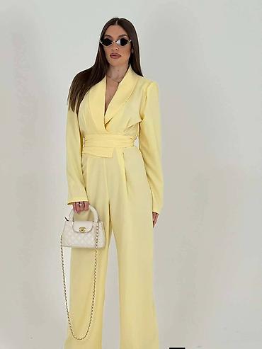 Kombinezoni: Ženski elegantni kombinezon sa rever kragnom i dugim rukavima. - — 1