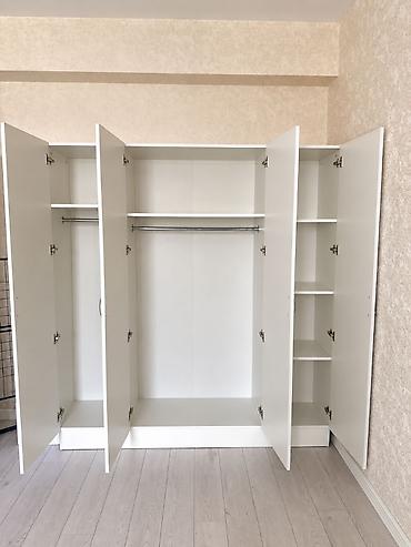 Ağ rəngdə, gümüşü detallarla yataq otağı mebel dəsti satılır. Dəstə lalafo.az -da Ağ rəngdə, gümüşü detallarla yataq otağı mebel dəsti satılır. Dəstə