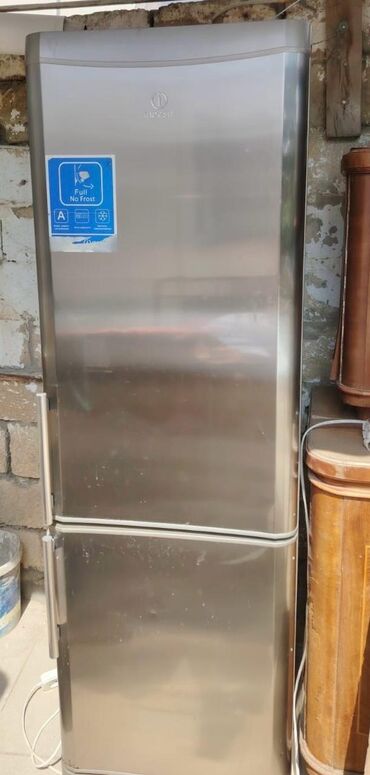 холодильник laretti: Б/у 2 двери Indesit Холодильник Продажа, цвет - Серебристый