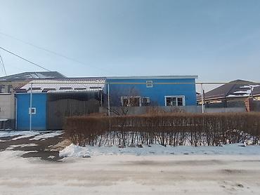 Продажа коттеджей и домов: Продается дом. Фасад здания утеплен и выполнен в ярком оттенке, что — 1