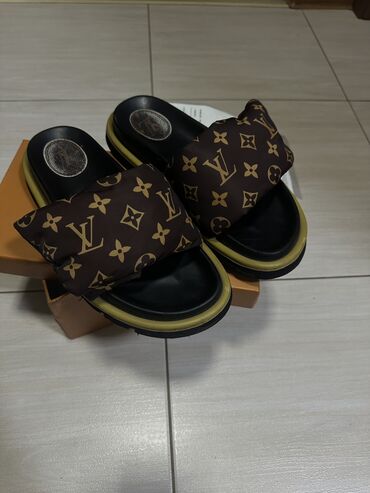 pusy гель для бровей купить бишкек: Босоножки, 39, Louis Vuitton, Б/у, Самовывоз