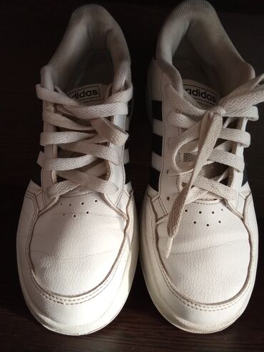 kozne adidas patike zenske: Adidas, 38.5, color - White at lalafo.rs kozne adidas patike zenske: Adidas, 38.5, color - White