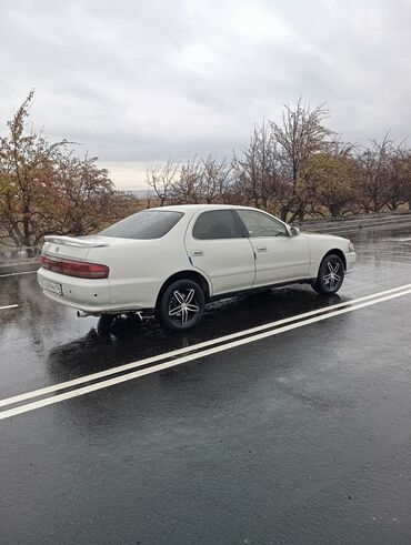 Toyota: Toyota : 1987 г., 2.5 л, Автомат, Бензин, Седан